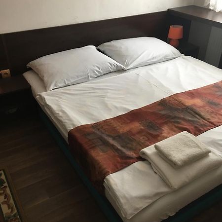 Harrys City Motel Révkomárom Kültér fotó