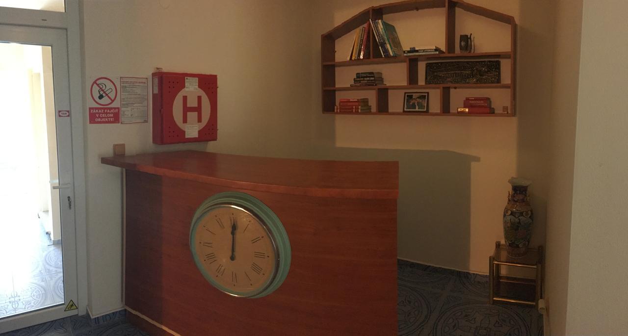 Harrys City Motel Révkomárom Kültér fotó