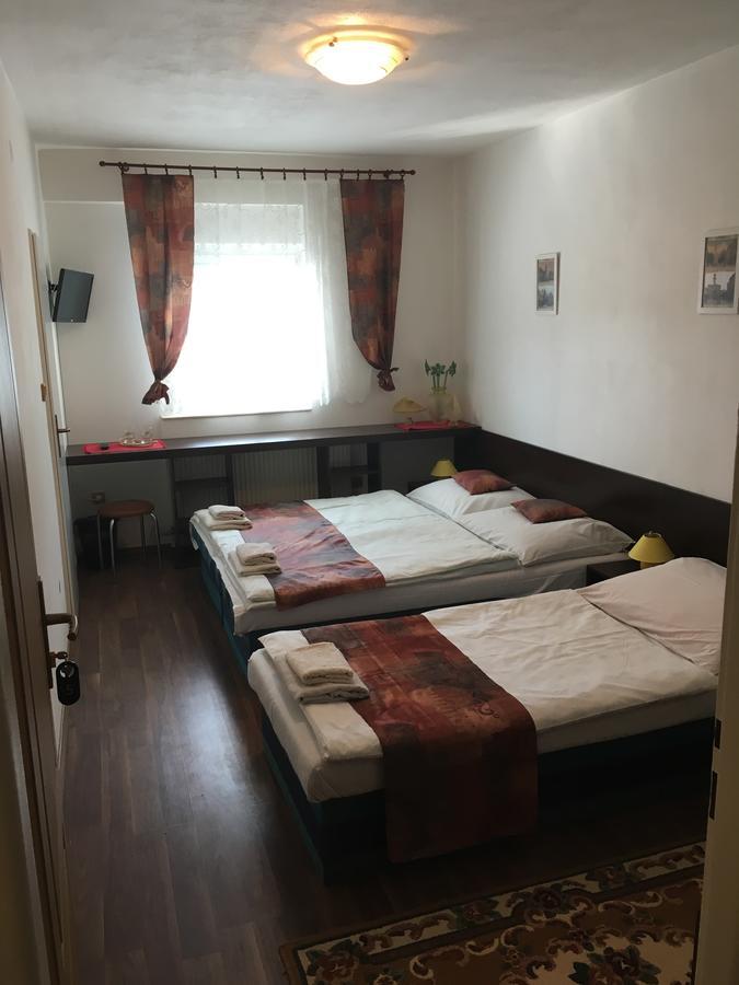 Harrys City Motel Révkomárom Kültér fotó
