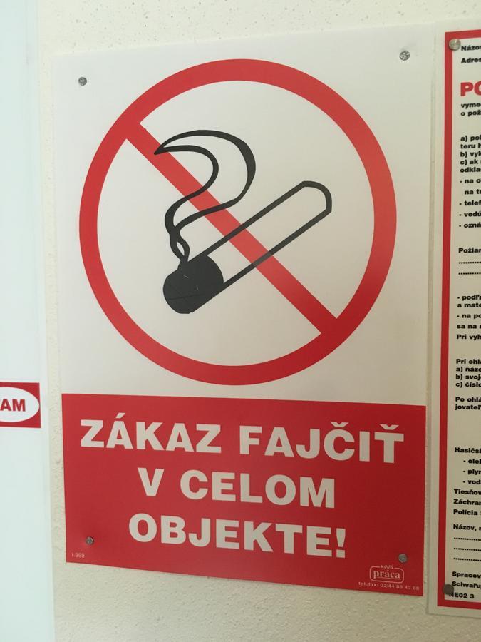 Harrys City Motel Révkomárom Kültér fotó